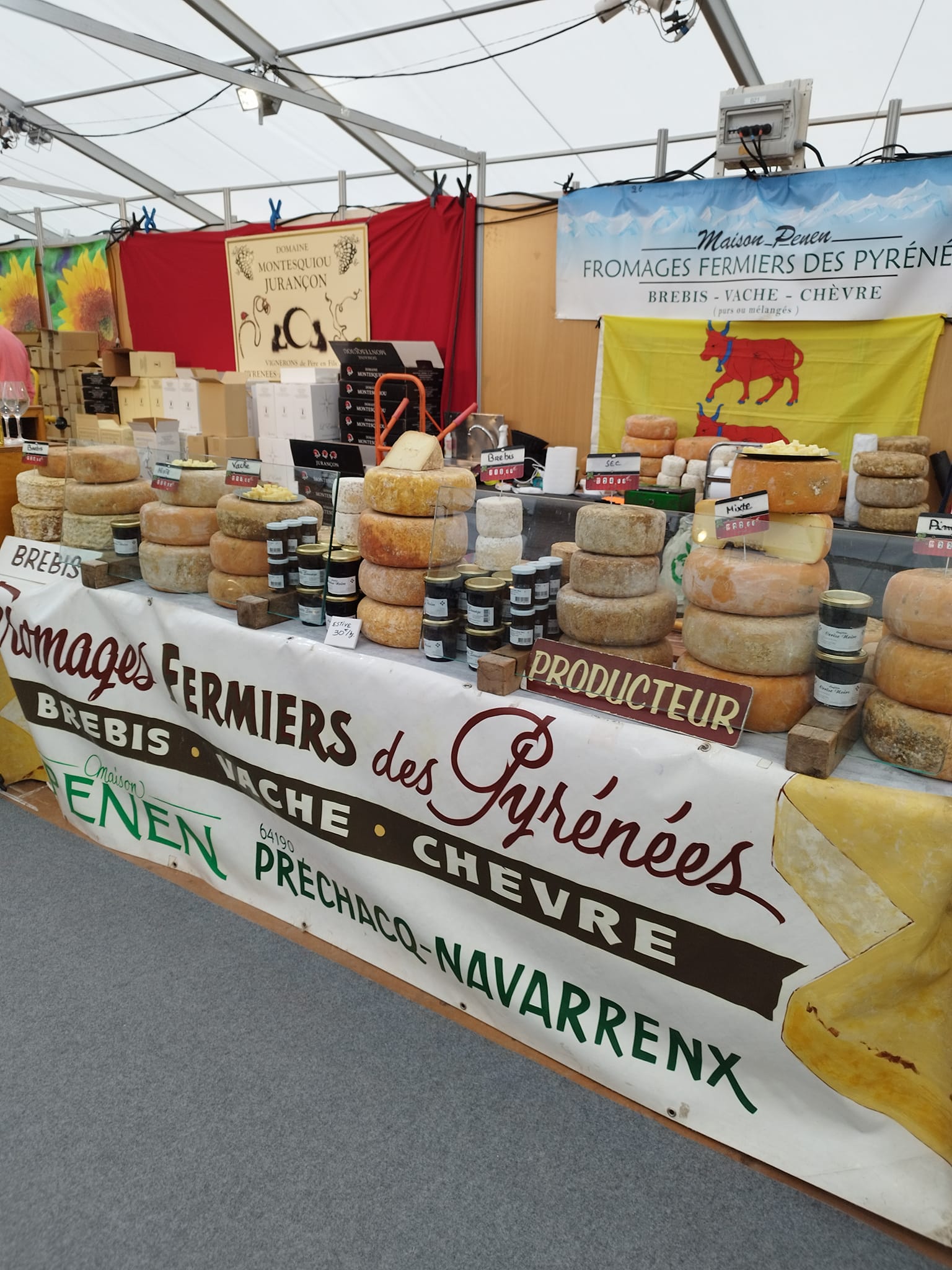 Stand de fromages au marché